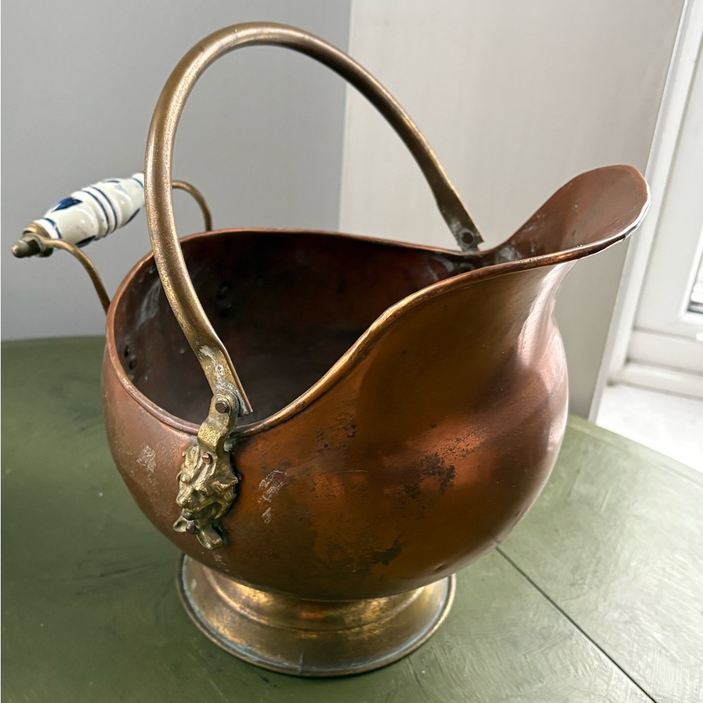 Copper Coal Scuttle with Brass Lion Head Motifs